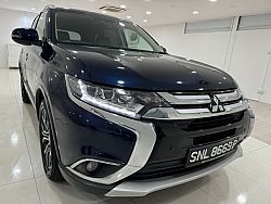 Mitsubishi Outlander 2.4 CVT 4WD Sunroof Facelift 2015 Blue Rear Entertainment 